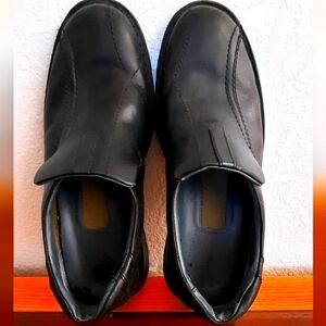 MEN'S "CLARKS" LOAFERS SZ 9.5